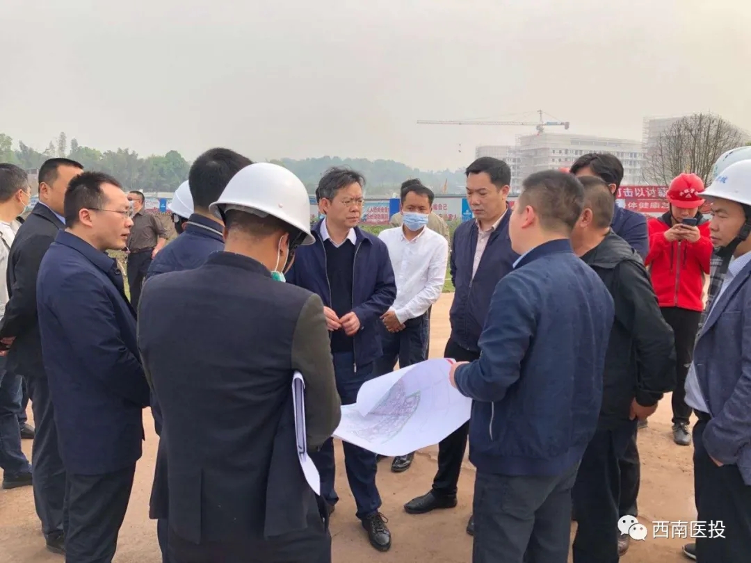 郭慶副市長(zhǎng)調(diào)研西南醫(yī)投醫(yī)學(xué)教育培訓(xùn)中心項(xiàng)目